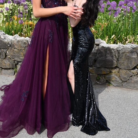 Sequent black prom dress with a slit on left leg + built in strapless bra - Picture 3 of 4